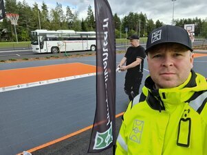 798402 pihapelikentta 297