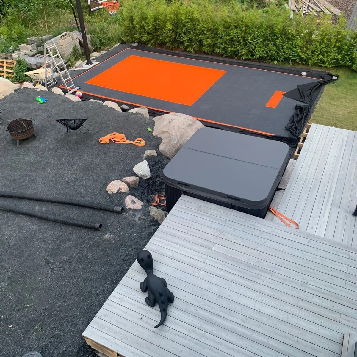 Pihapelikenttä pihakoris