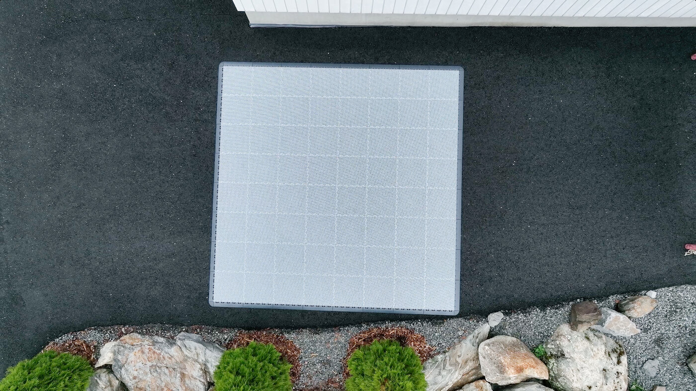 Pihapelikenttä laukaisualusta L