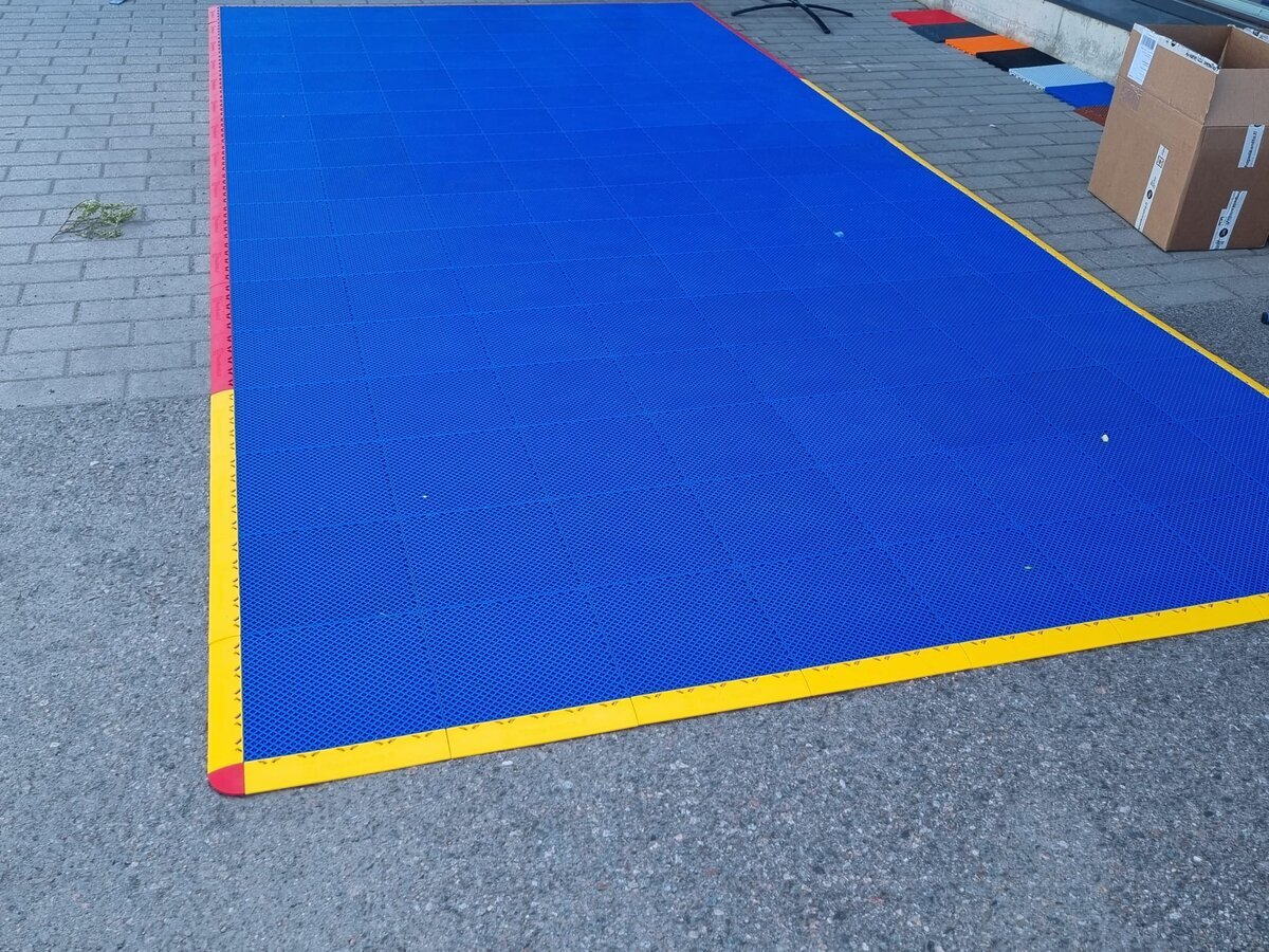 Pihapelikenttä laukaisualusta XL