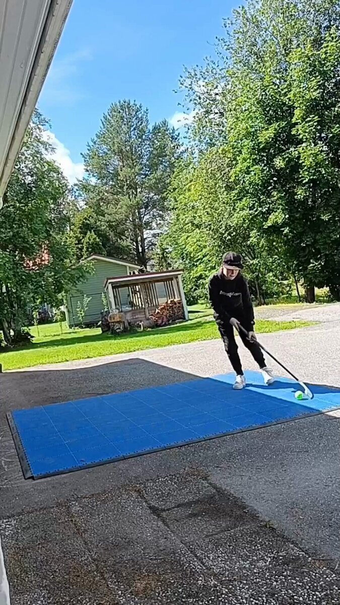 Pihapelikenttä laukaisualusta L