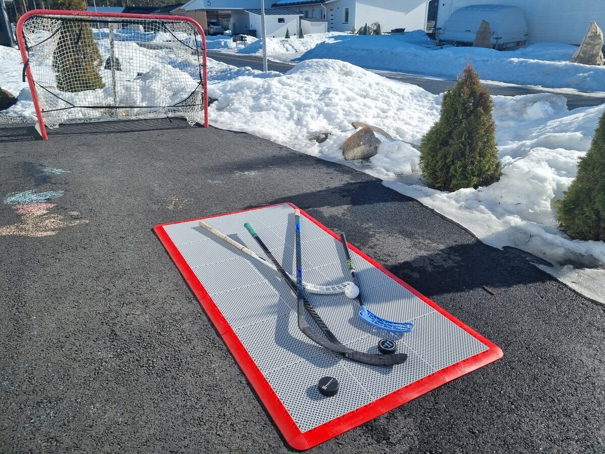 Pihapelikenttä laukaisualusta M